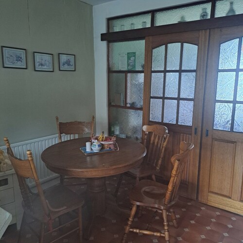 House Sleeps 2 With Garden and Parking
