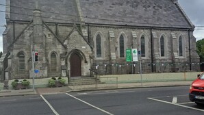 A historic stone building with a prominent entrance, multiple windows, and a steeple. - House Sleeps 2 With Garden and Parking (Dublin)
