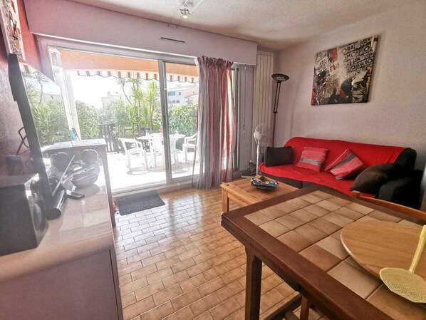 TV - Ground floor apartment, close to beach - 4 guests (Cap d'Agde)