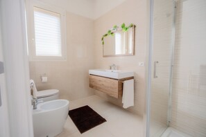 Bathroom - Vrbo Property (Melendugno)