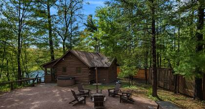 Cozy Lakeside Cabin • Hot Tub • Rustic Getaway