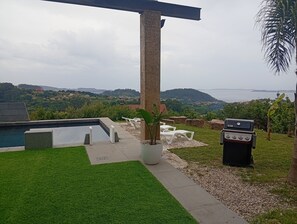 Outdoor dining - Black House heated swimming pool (Oubiña)