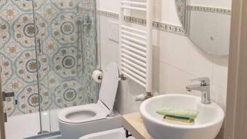 Appartement Familial, balcon | Salle de bain
