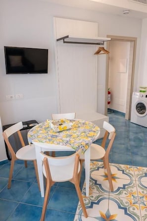 Family Apartment, Balcony | Tempat makan