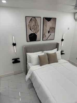 Room - This is an elegantly retrofitted secured ground floor one bedroom apartment. (Kingston)