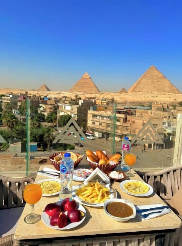تناول الطعام بالخارج