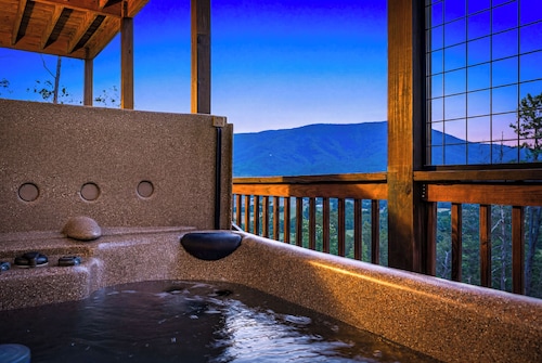 Great Views, Private Heated Indoor Heated Pool, Hot Tub, Private Setting