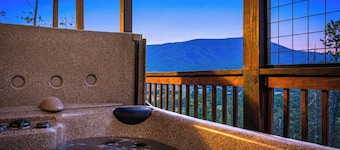 Great Views, Private Heated Indoor Heated Pool, Hot Tub, Private Setting