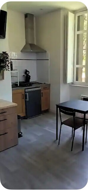 Private kitchen - Vrbo Property (Montauban-de-Luchon)