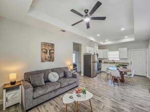 Living area - Terrific 2-bedroom house with AC in a minute from Kickapoo Lucky casino (Eagle Pass)