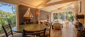 Between the ocean and the Bassin, near the tip, house with large garden