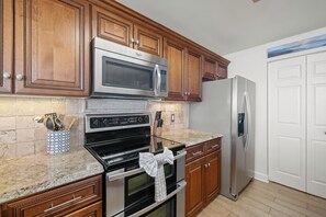 Private kitchen - The Beach Club 1401C by Liquid Life (Gulf Shores)