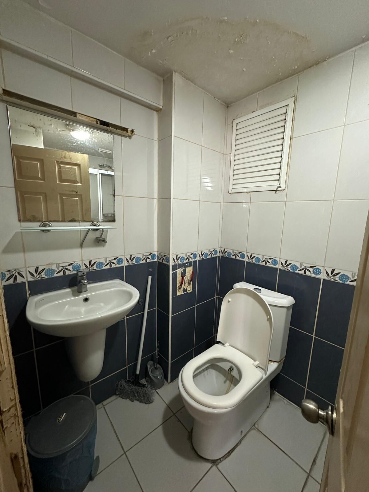 Twin Room, Balcony, City View | Bathroom | Free toiletries, towels, soap, shampoo