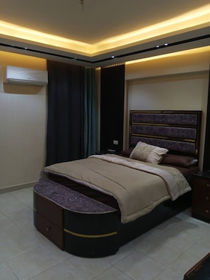 Room - Nice 2-bedroom apartment with AC in vibrant Cairo Governorate (Cairo Governorate)