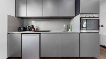 Coffee/tea maker, microwave, oven, stovetop