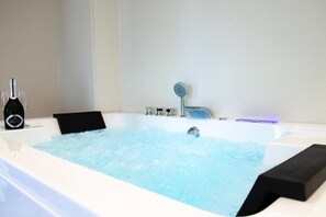 Premium Double Room, Garden View | Private spa tub - Domaine du Rondia - Hôtel & Wellness (Wanze)