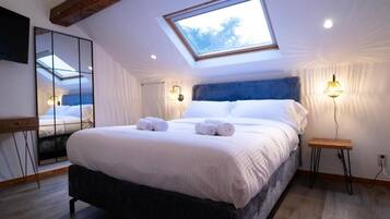 In-room safe, blackout curtains, free WiFi