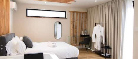 Chambre Prestige double, vue sur le jardin | Coffre-fort, rideaux dâobscurcissement, accĂšs au Wi-Fi (inclus)