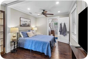 Room - Beautiful Home in Historic Downtown Clinton (Clinton)