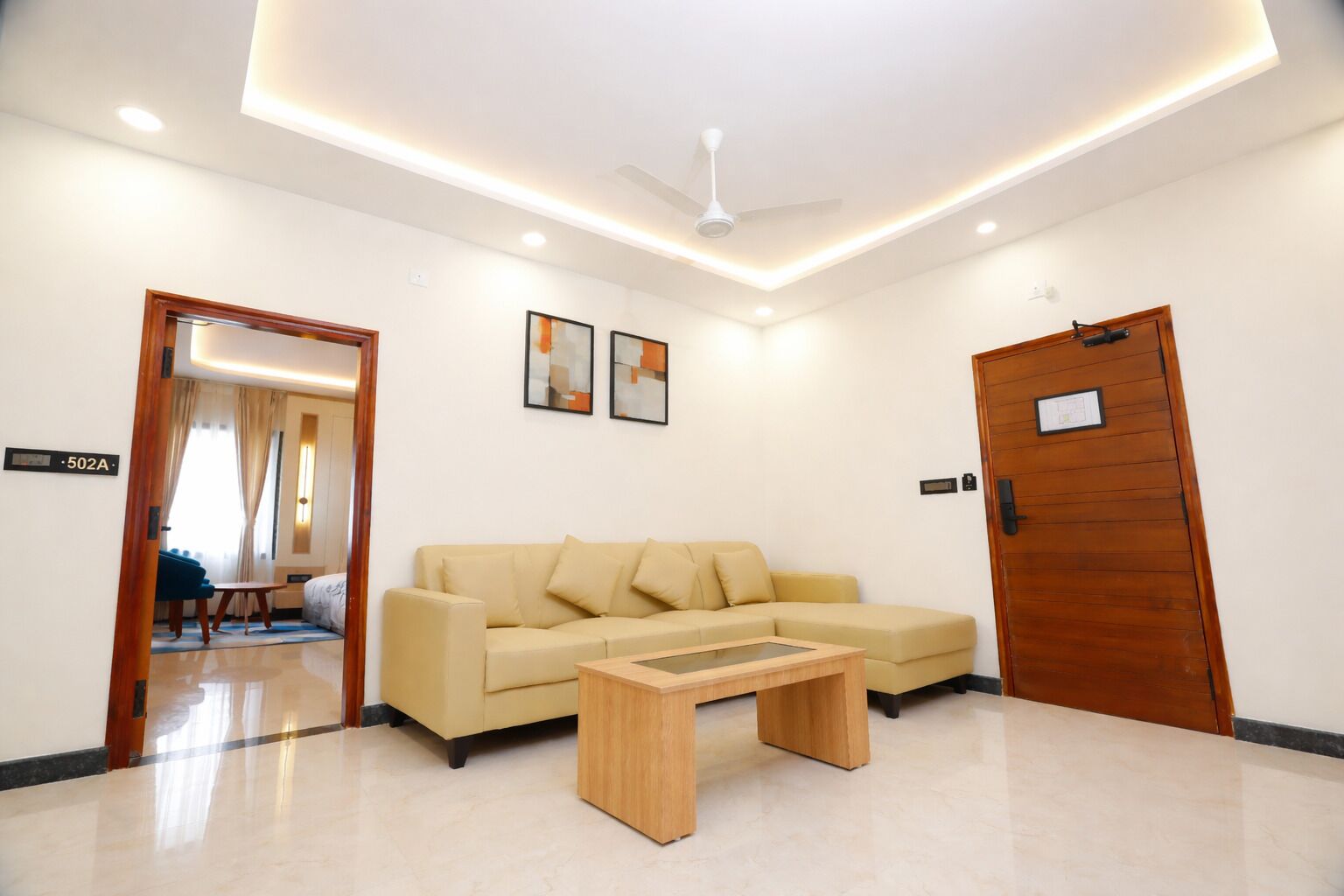 Luxury Suite, City View | Living area