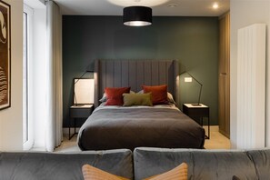 Free WiFi, bed sheets - The McEwan (Edinburgh)