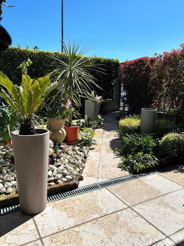 A unique location surrounded by nature, just 8 minutes from the centers of Desenzano and Sirmione.