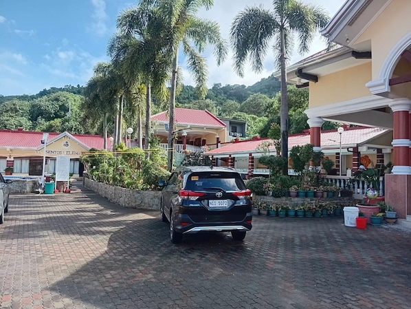Exterior - Townhouse Sentosa Elenita Private Resort (Los Baños)