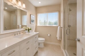 Classic Room | Bathroom | Free toiletries, hair dryer, towels, soap - The Toronto Urban Suites (Toronto)