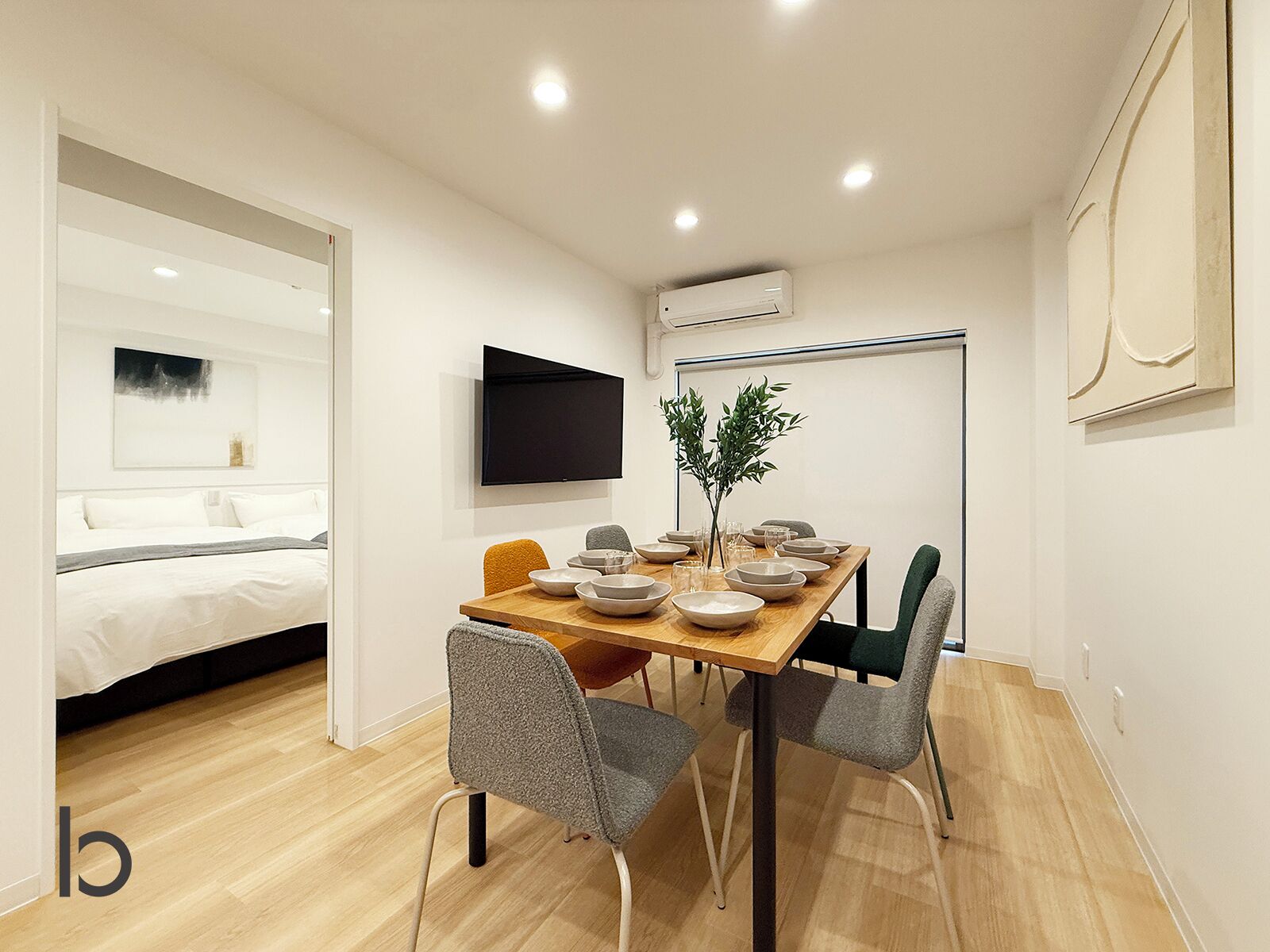 Desk, laptop workspace, iron/ironing board, free WiFi