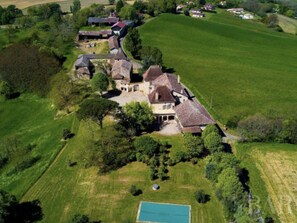Exterior - Château 'En Armagnac': Mountain View, Private Pool, Wi-Fi (Bétous)