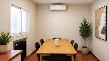 Luxury Apartment, 3 Bedrooms, Hill View | Dining