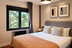 Apartamento superluxo, 3 quartos, vista para a colina | Edredons de pluma, individualmente decorados, individualmente mobiliados