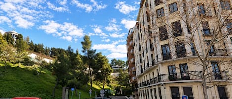 Luxe appartement, 3 slaapkamers, uitzicht op heuvels | Exterieur