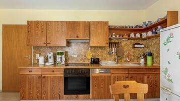 Geladeira, fogão, cooktop, lava-louças