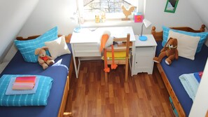Iron/ironing board, WiFi, bed sheets - Apartment for 4 People, 70 m², Lake View, Balcony, and Wi-Fi (Radolfzell)