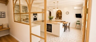 Holiday Home “La Maison Du Cap” with Private Terrace, Wi-Fi, and Air Conditioning