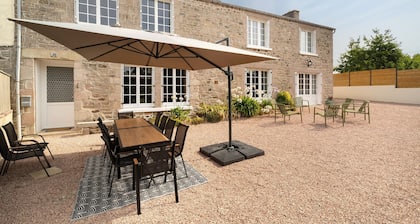 Holiday Home “La Maison Du Cap” with Private Terrace, Wi-Fi, and Air Conditioning