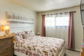 Interior - Private Pool & Yard! Family Getaway in Bakersfield (Bakersfield)