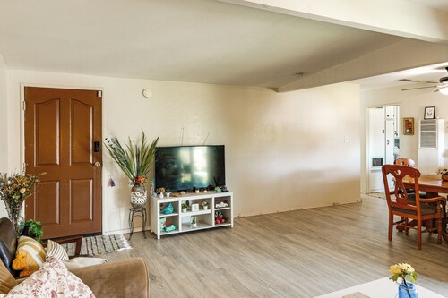 Private Pool & Yard! Family Getaway in Bakersfield