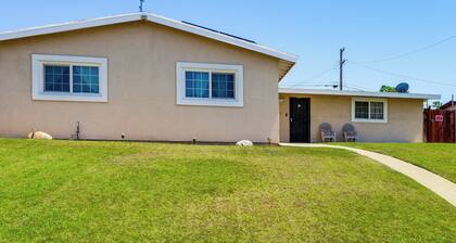 Private Pool & Yard! Family Getaway in Bakersfield