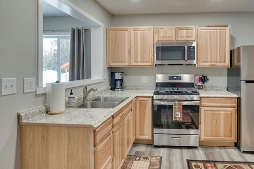 Kenai River Base! Spacious 2-unit Cabin Compound