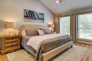 Apartment (4 Bedrooms) | Interior - Lake Conroe Waterfront in Walden! Lovely 4 Bdrm! (Montgomery)