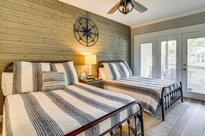 Apartment (4 Bedrooms) | Interior - Lake Conroe Waterfront in Walden! Lovely 4 Bdrm! (Montgomery)
