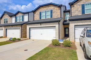 Interior - Home Office! Mcdonough Townhome, Easy I-75 Access (McDonough)