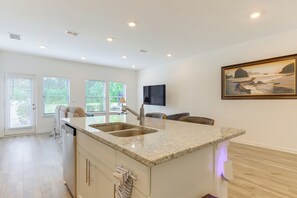 Interior - Home Office! Mcdonough Townhome, Easy I-75 Access (McDonough)