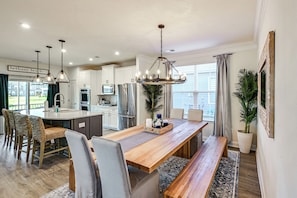 House (5 Bedrooms) | Interior