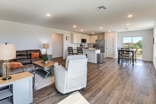Wickenburg Golf Getaway w/ Patio & Yard!