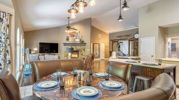 House (4 Bedrooms) | Interior