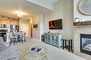 Apartment (2 Bedrooms) | Interior - Easy E470 & 125 Access! Quiet Englewood Condo (Parker)
