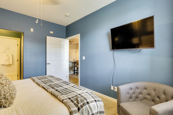 Apartment (2 Bedrooms) | Interior - Easy E470 & 125 Access! Quiet Englewood Condo (Parker)